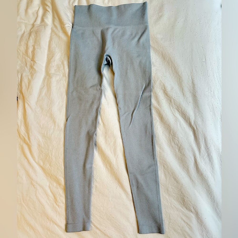 Maxxim baby blue leggings with scrunch bum detail! Size small